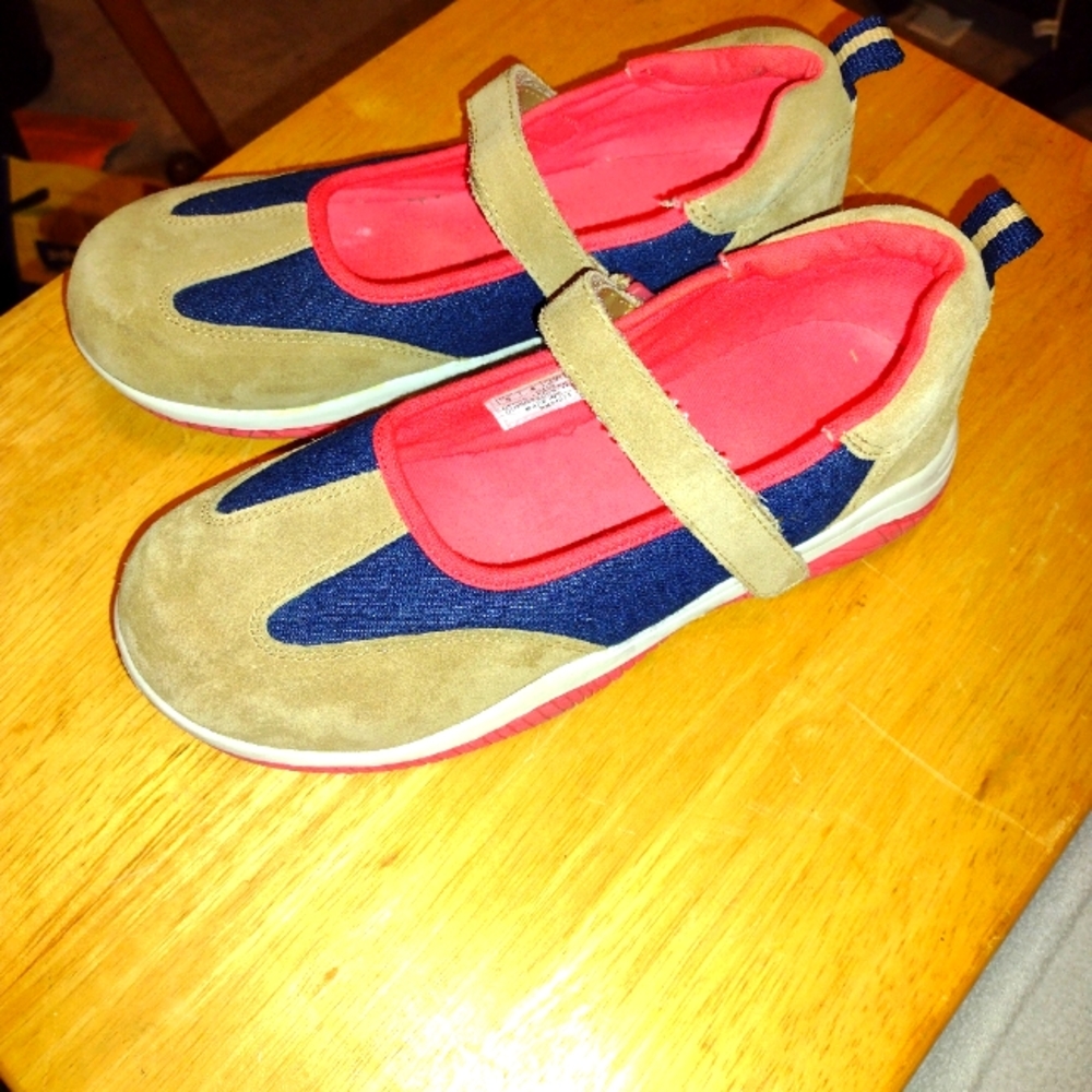 Women shoes size 5